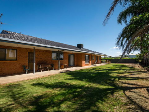 Vineyard Retreat Mildura - Accommodation QLD 2