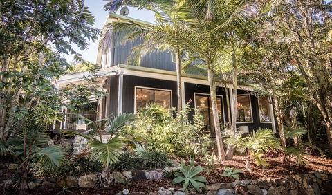 Vintage Inspired Three Bedroom Home- Heated Pool! - Accommodation QLD 0