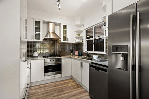 Viola House - Accommodation QLD 2