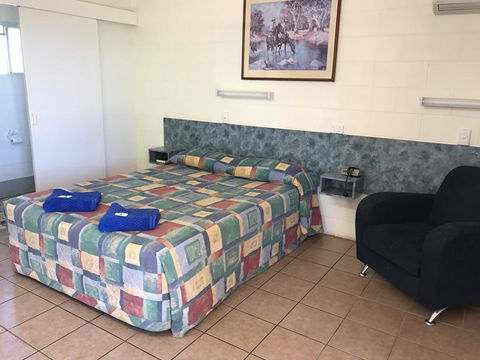 Wagon Wheel Motel - Accommodation QLD 2