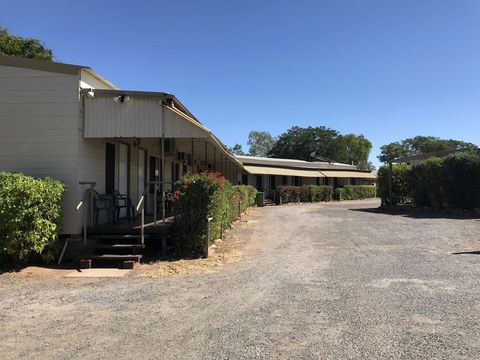 Wagon Wheel Motel - Accommodation QLD 3