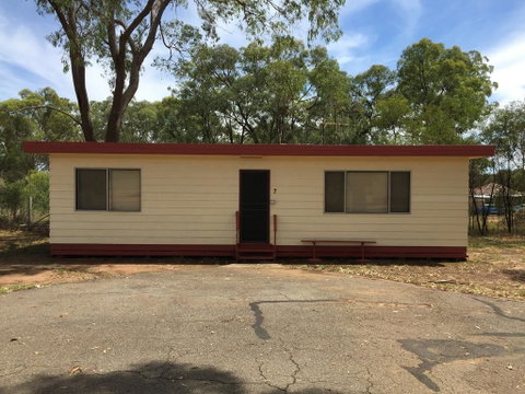 Wagon Wheel Motel & Units - Accommodation QLD 1