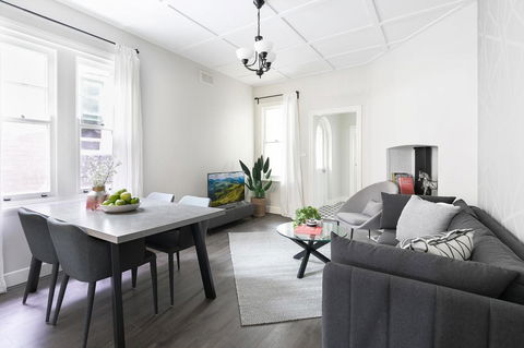 Walk Everywhere In The City From A Historic Home - Accommodation QLD 1