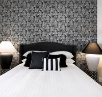 Walk everywhere in the city from a historic home - Accommodation QLD