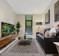 Walking to Darling Harbour ICCQVB Shopping Mall - Accommodation QLD