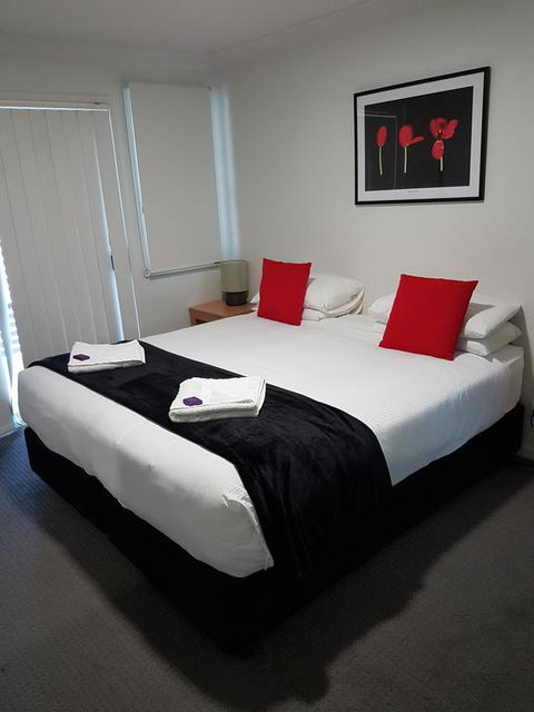 Wallsend Executive Apartments - Accommodation QLD 3