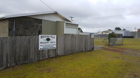 Waratah Falls Holiday Unit - Accommodation QLD 2
