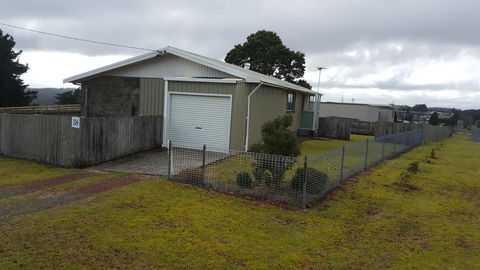 Waratah Falls Holiday Unit - Accommodation QLD 3