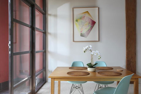 Warehouse Apartment With Balcony In Trendy Area - Accommodation QLD 1