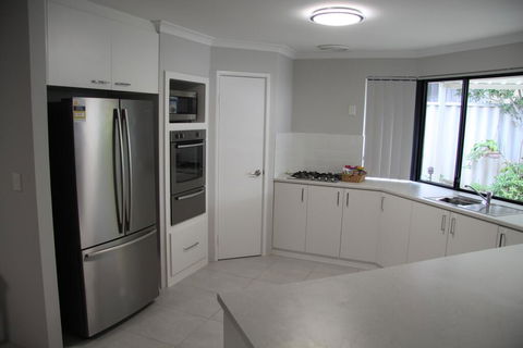 Warnbro Beach Family Accommodation - Accommodation QLD 1