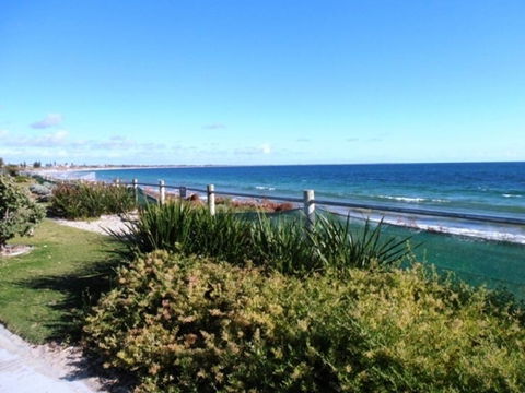 Warnbro Beach Family Accommodation - Accommodation QLD 3