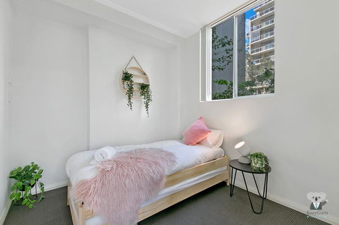 WARRICK FRAM 3 BEDS APT FREE PARKING WALK TO WESTFIELD CLOSE TO HOSPITAL NWF003 - Accommodation QLD 1