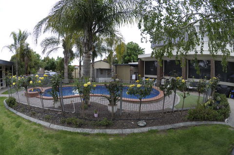 Warrina Motor Inn - Accommodation QLD 3