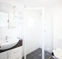 Warringa Surf Holiday Apartments - Accommodation QLD