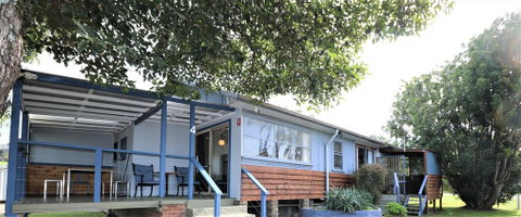 Waterfront Cottages - Accommodation QLD 1