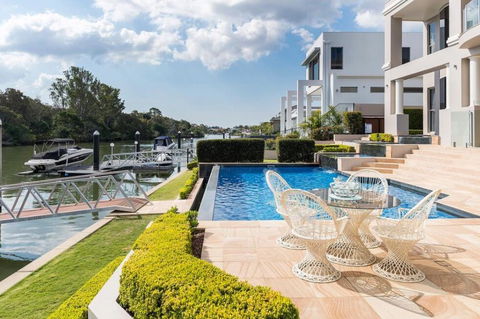 Waterfront Home / Amazing Place To Be - Accommodation QLD 0