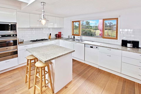 Waterfront Sanctuary - Raymond Island Getaway - Accommodation QLD 3