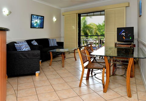 Waterfront Terraces - Accommodation QLD 3