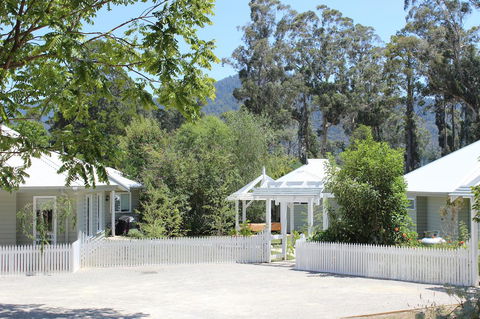 Amelina Cottages - Accommodation QLD 4