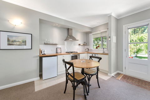 Amelina Cottages - Accommodation QLD 11