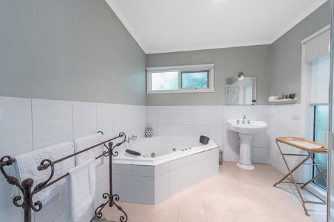 Amelina Cottages - Accommodation QLD 8