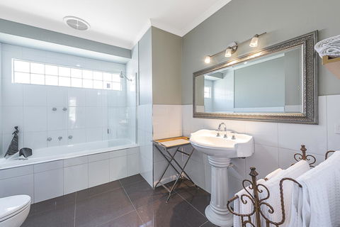 Amelina Cottages - Accommodation QLD 10