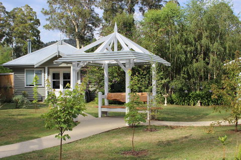 Amelina Cottages - Accommodation QLD 7
