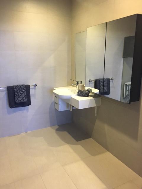 Collins Accommodation - Accommodation QLD 10