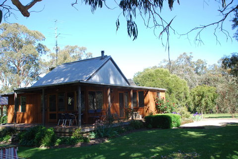 Bluegum Ridge Cottages - Accommodation QLD 0
