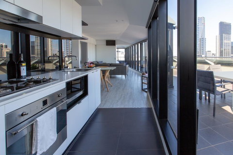 Flinders Luxury Penthouse - Accommodation QLD 15