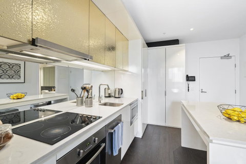 Complete Host Manhattan Apartments - Accommodation QLD 5