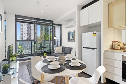 Complete Host Manhattan Apartments - Accommodation QLD 8
