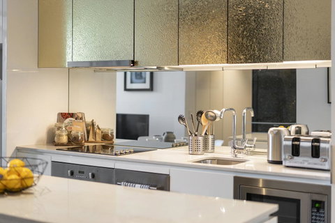 Complete Host Manhattan Apartments - Accommodation QLD 12