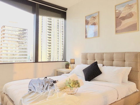 CBD Spacious 3 Bedrooms-Breathtaking View Gym Pool - Accommodation QLD 8