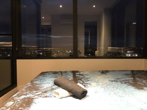 CBD Spacious 3 Bedrooms-Breathtaking View Gym Pool - Accommodation QLD 18