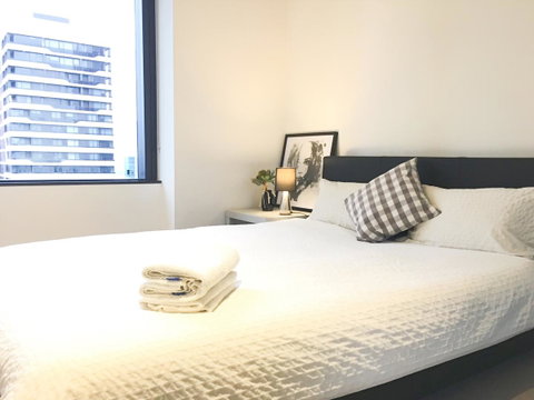 CBD Spacious 3 Bedrooms-Breathtaking View Gym Pool - Accommodation QLD 4