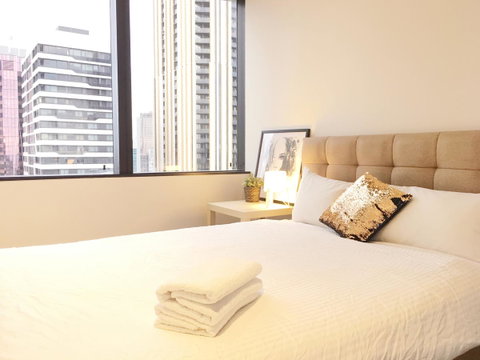 CBD Spacious 3 Bedrooms-Breathtaking View Gym Pool - Accommodation QLD 11
