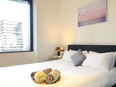CBD Spacious 3 Bedrooms-Breathtaking View Gym Pool - Accommodation QLD 5