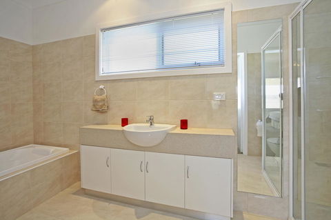 Waybourne- Vineyard And Winery - Accommodation QLD 29
