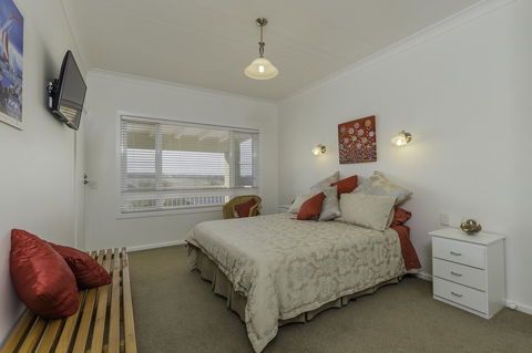 Waybourne- Vineyard And Winery - Accommodation QLD 24