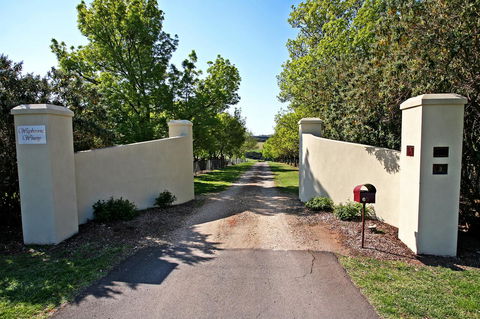 Waybourne- Vineyard And Winery - Accommodation QLD 1