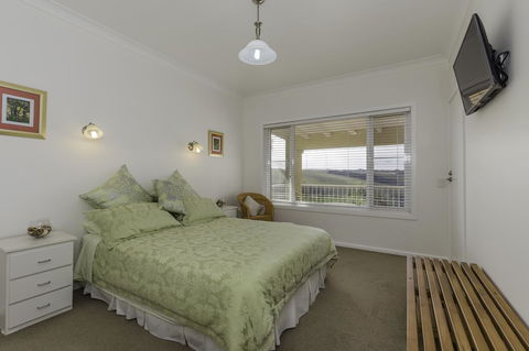 Waybourne- Vineyard And Winery - Accommodation QLD 28