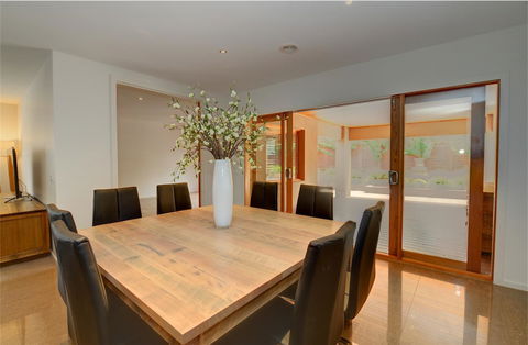 Newington Lakehouse - Accommodation QLD 18
