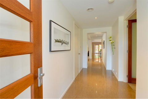 Newington Lakehouse - Accommodation QLD 15