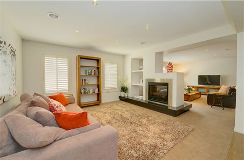 Newington Lakehouse - Accommodation QLD 8