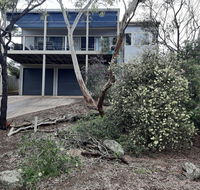 Elevated Holiday House Overlooks Tranquil Wetlands - Accommodation QLD