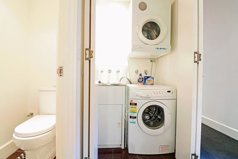 Majorca Magic On Flinders Lane - Rejuvenate Stays - Accommodation QLD 18