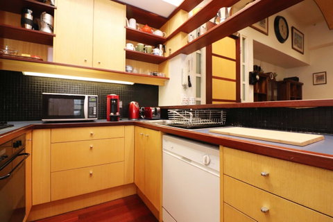 Majorca Magic On Flinders Lane - Rejuvenate Stays - Accommodation QLD 32