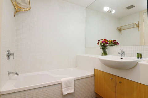 Majorca Magic On Flinders Lane - Rejuvenate Stays - Accommodation QLD 37