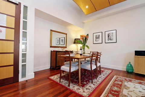 Majorca Magic On Flinders Lane - Rejuvenate Stays - Accommodation QLD 5